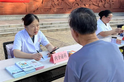 運城市中心醫院舉辦“全民健康生活方式宣傳月”義診宣教活動，助力市民營養健康